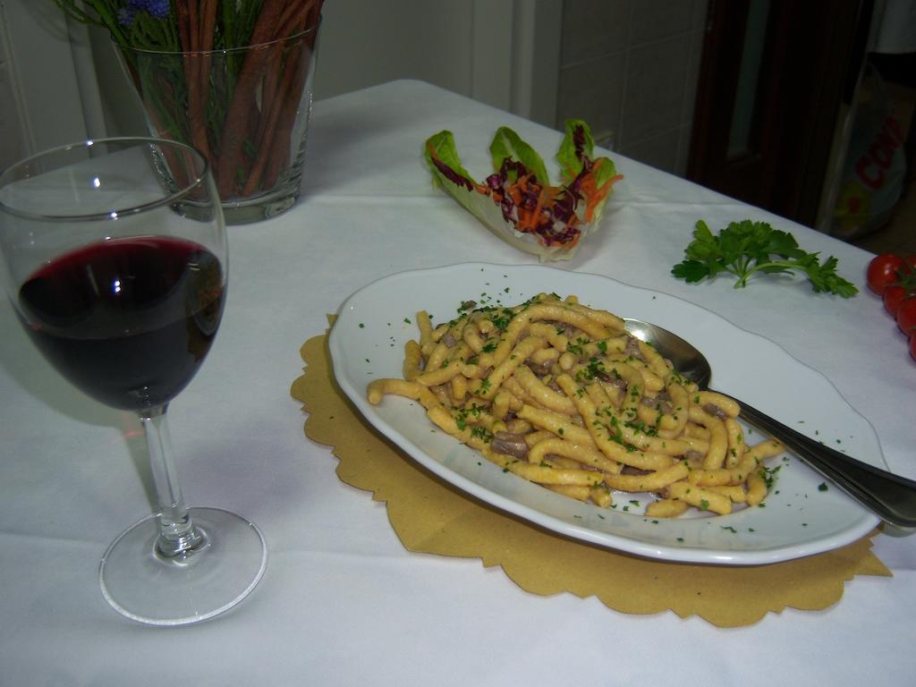 Agriturismo Lo Sgorzolo بيرغولا المظهر الخارجي الصورة